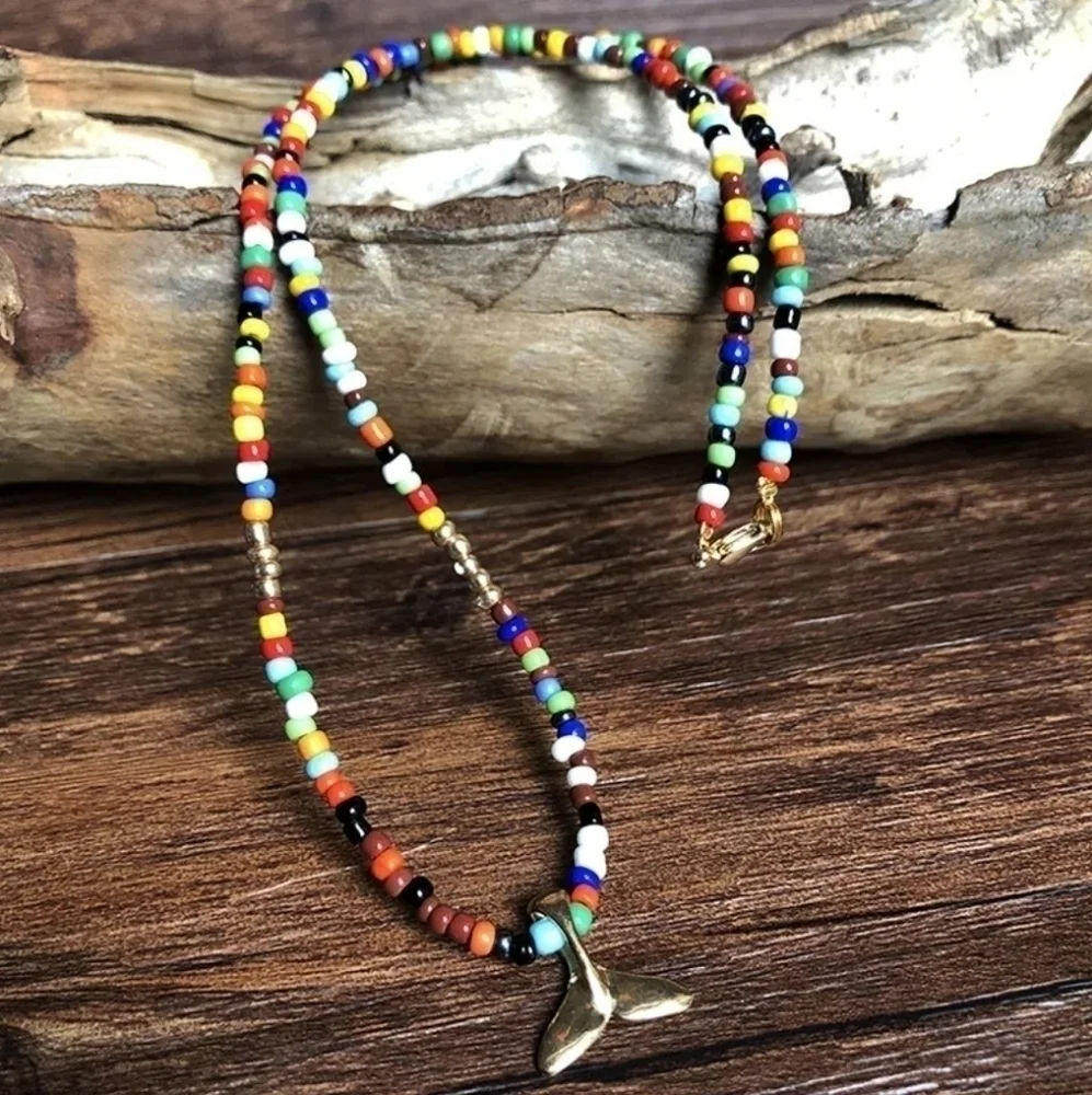 FISHTAIL Pendant Beaded Necklace - Picture 2 of 4